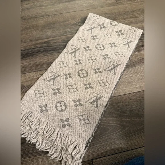 Louis‎ Vuitton Gray Logomania Printed Scarf - Picture 5 of 5